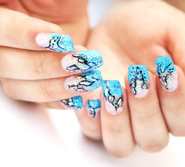 Stamping: il metodo più facile e veloce per decorare le unghie.