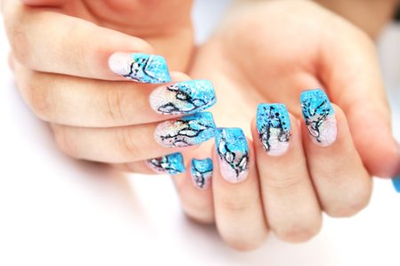 Stamping: il metodo più facile e veloce per decorare le unghie.